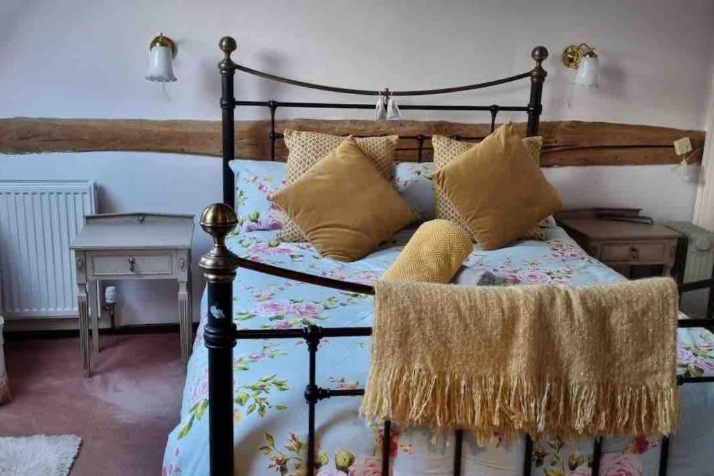 Stunning Barn Conversion Ideal For Large Families Bildeston Экстерьер фото