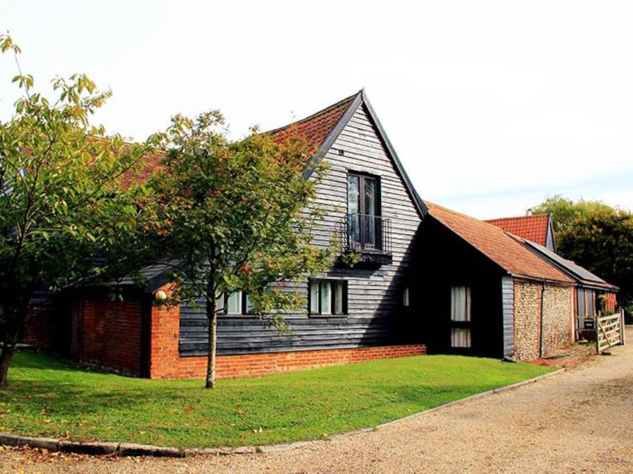 Stunning Barn Conversion Ideal For Large Families Bildeston Экстерьер фото