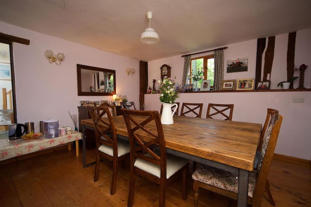 Stunning Barn Conversion Ideal For Large Families Bildeston Экстерьер фото