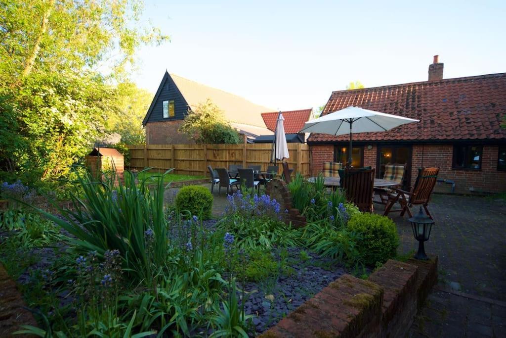Stunning Barn Conversion Ideal For Large Families Bildeston Экстерьер фото