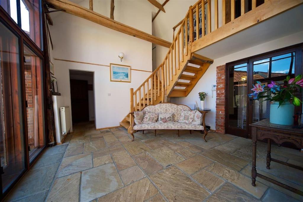 Stunning Barn Conversion Ideal For Large Families Bildeston Экстерьер фото