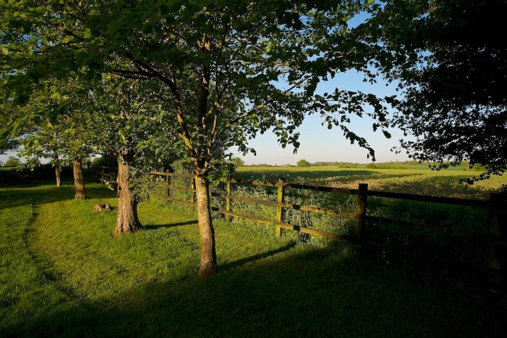 Stunning Barn Conversion Ideal For Large Families Bildeston Экстерьер фото