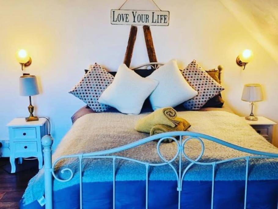 Stunning Barn Conversion Ideal For Large Families Bildeston Экстерьер фото