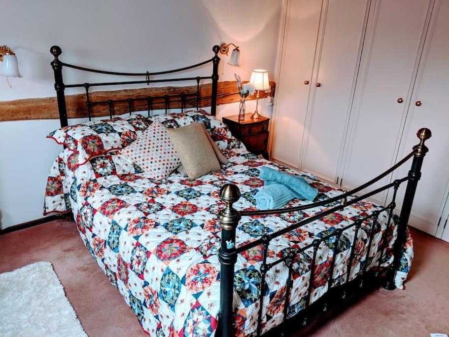 Stunning Barn Conversion Ideal For Large Families Bildeston Экстерьер фото